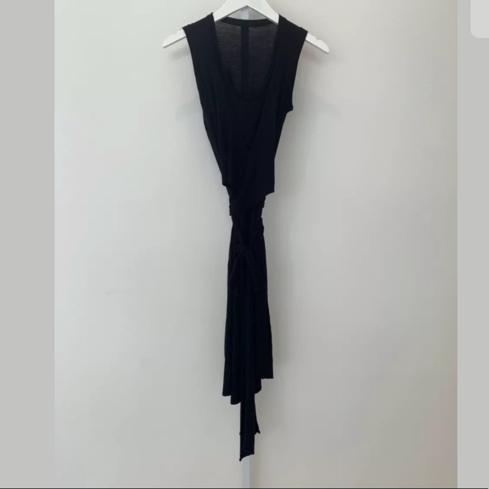 FRENZII BLACK SLEEVELESS FAUX WRAP DRESS SIZE XS